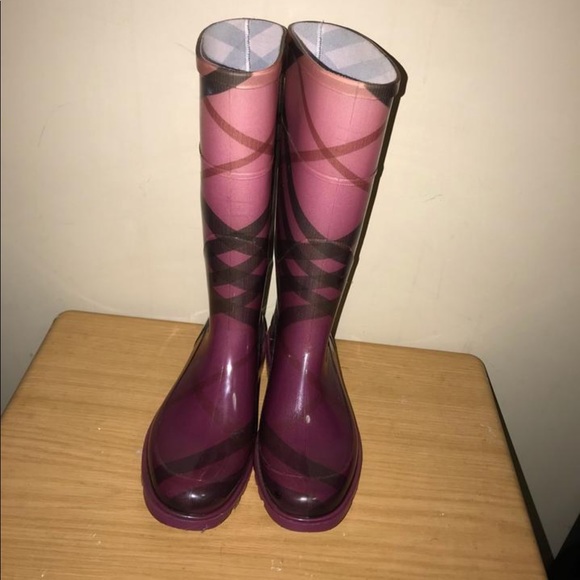 Burberry Ombre Raspberry Rain Boots/Booties - Picture 2 of 6